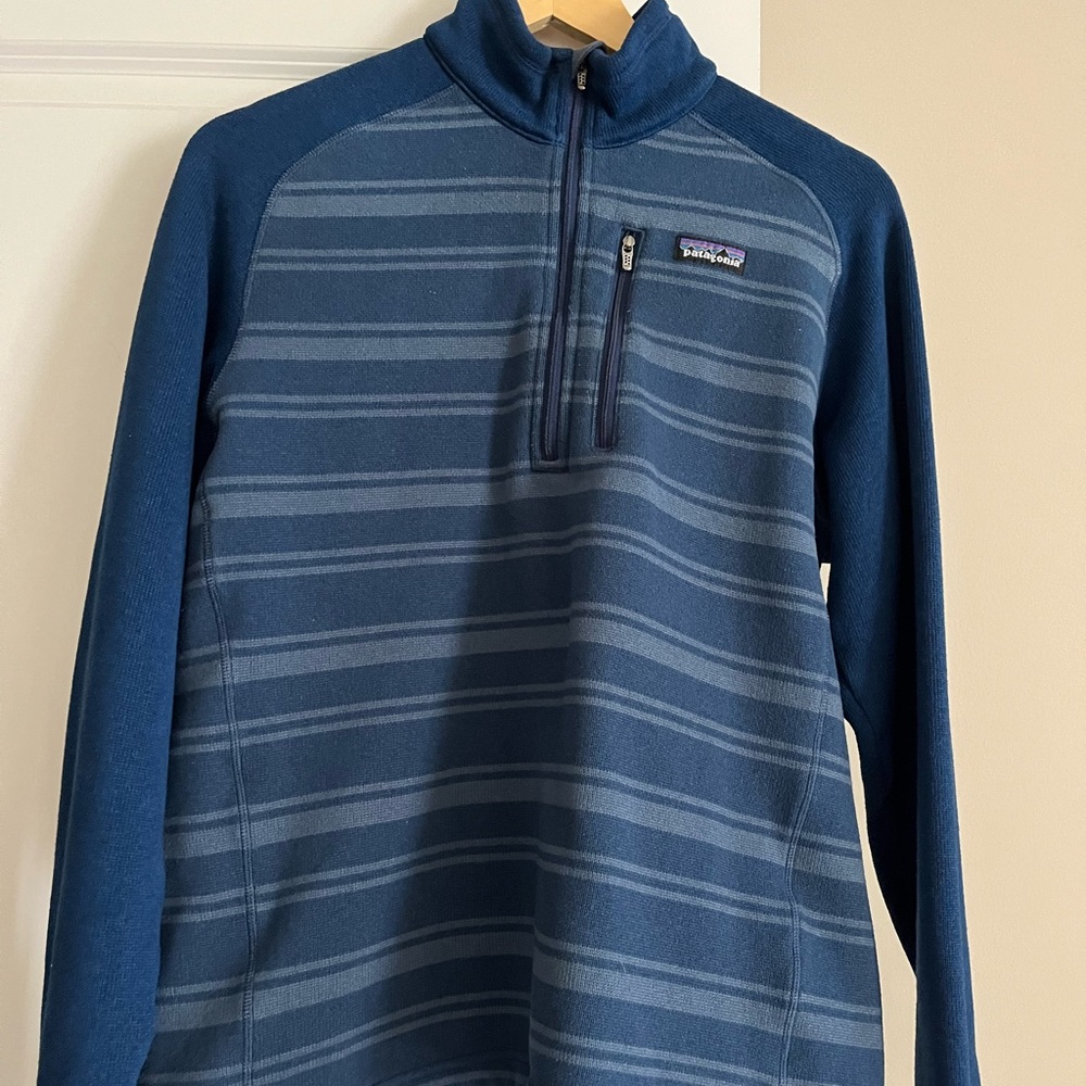 Men’s Size Medium Patagonia Navy Striped Quarter Zip